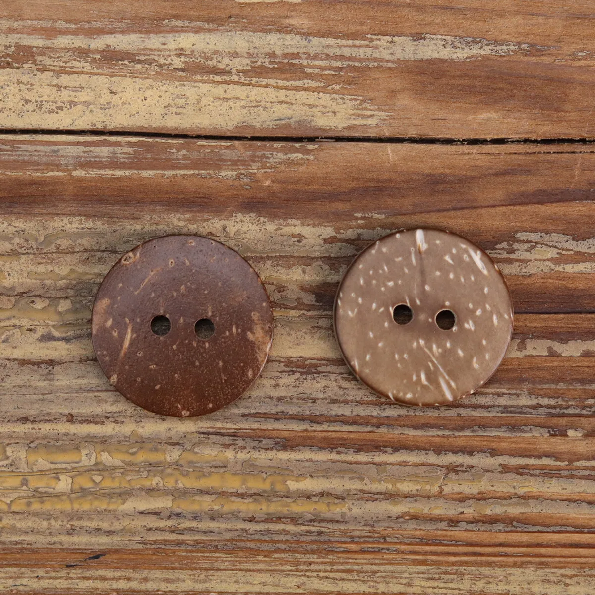 14-32L Natural Coconut Shell Fish-Eye Buttons Mottled Texture 40 Pack