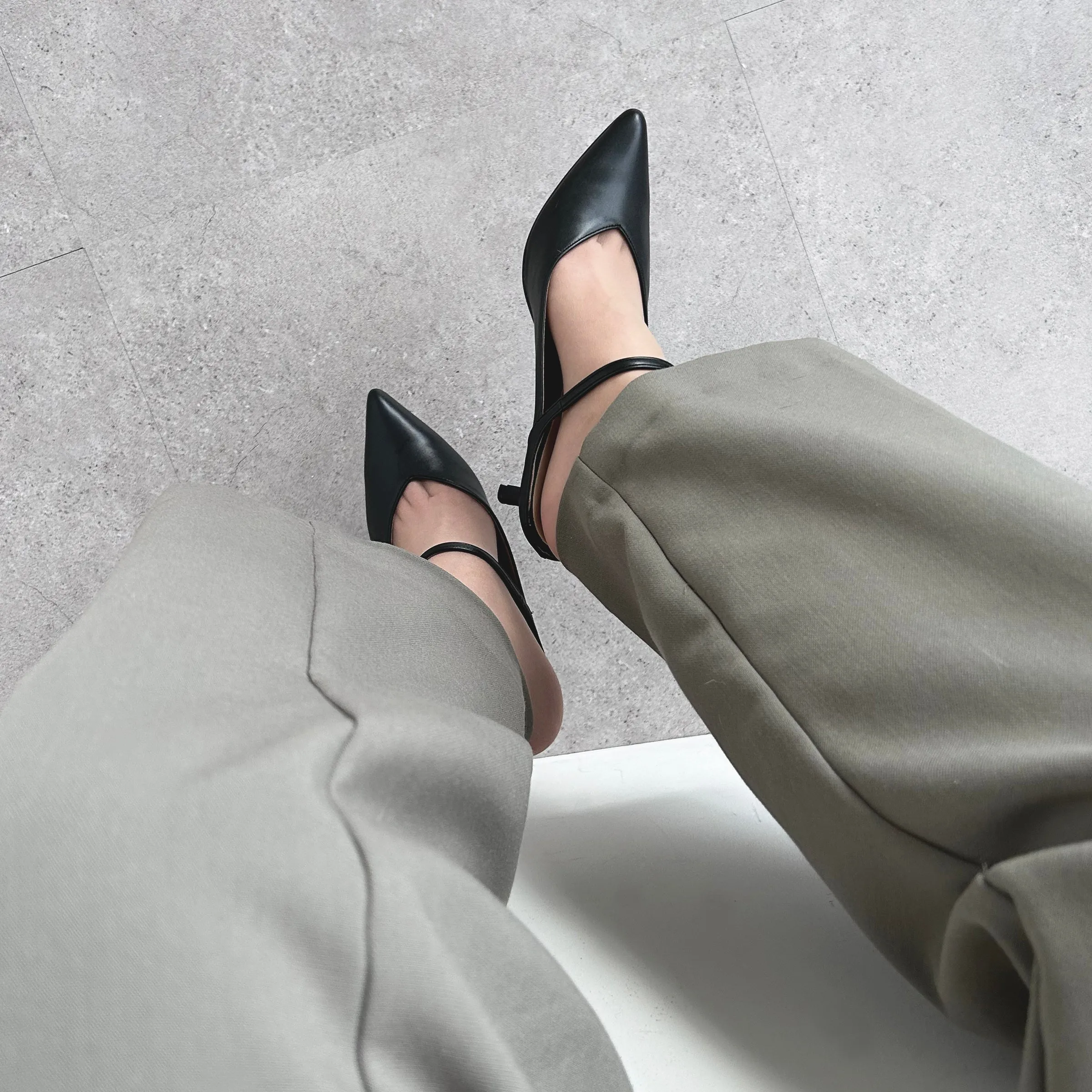 15% OFF: 2024SS: Mule-style pumps with instep straps (m55216) Black