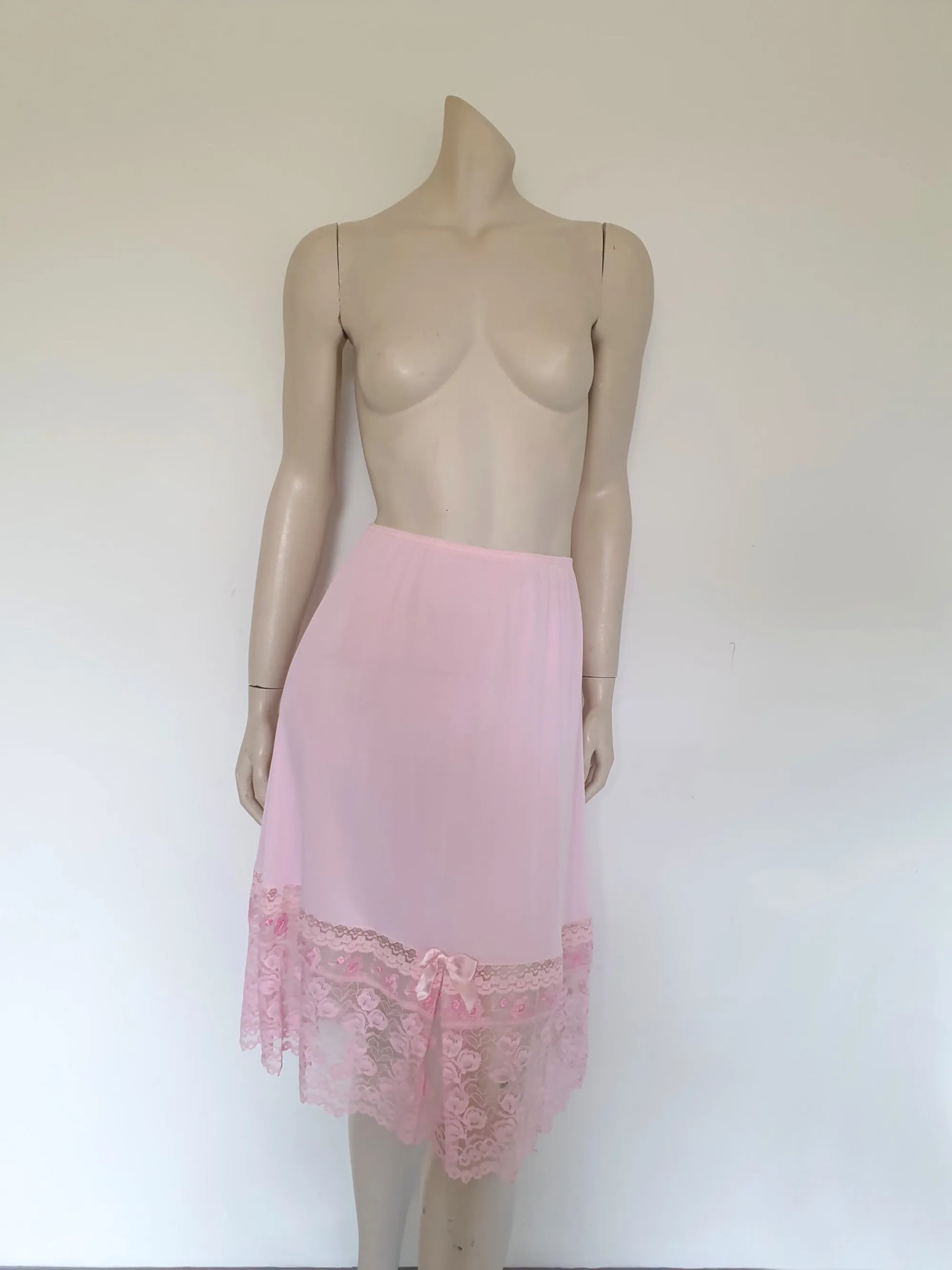 1950s-1960s Pink Half Slip With Lacy Border - M