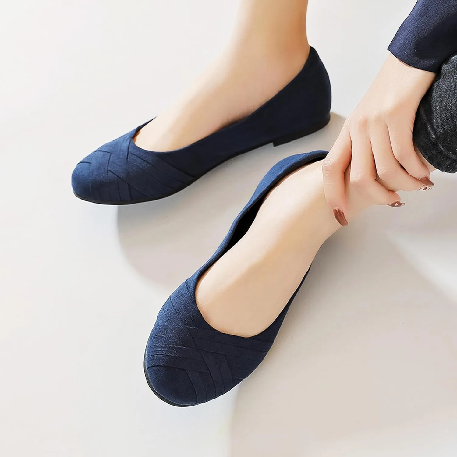 Ataiwee Women's Wide Width Flats Shoes - Casual Comfortable Round Toe Plus Size Ballet Shoes.