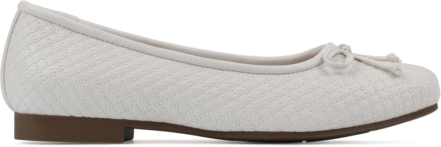 CLIFFS BY WHITE MOUNTAIN Women's Bessy Quilted Ballet Flat