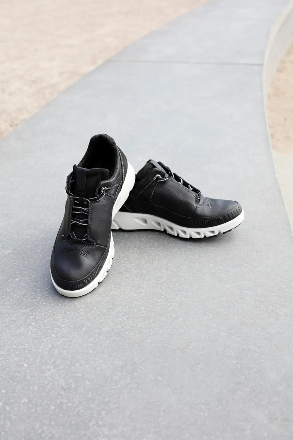 ECCO Women's Omni-Vent GORE-TEX waterproof Sneaker
