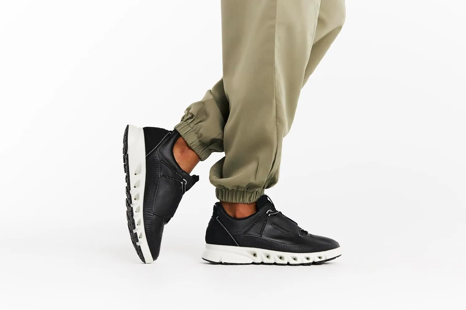 ECCO Women's Omni-Vent GORE-TEX waterproof Sneaker