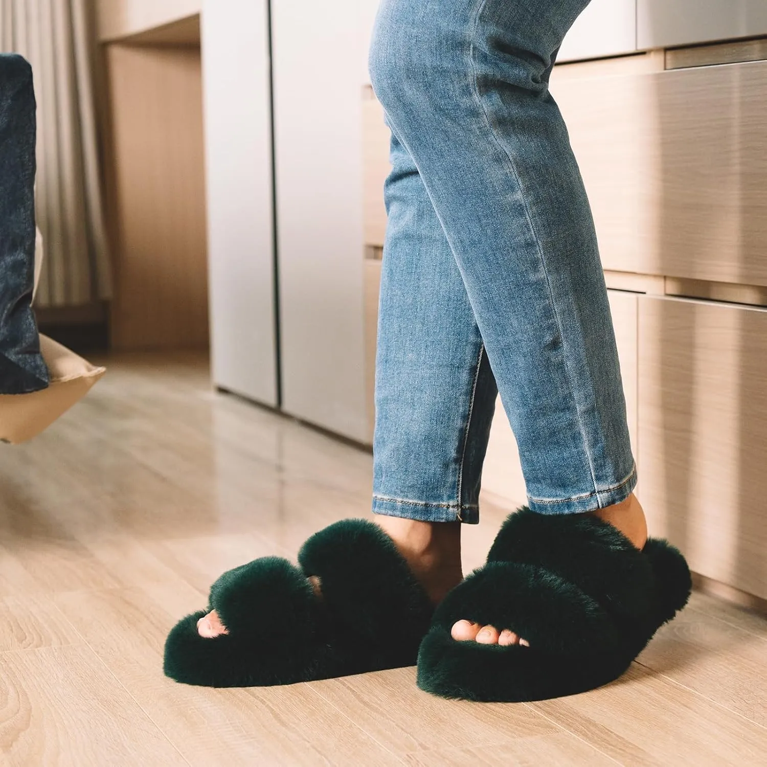 FamilyFairy Women's Fluffy Faux Fur Slippers Comfy Open Toe Two Band Slides with Fleece Lining and Rubber Sole