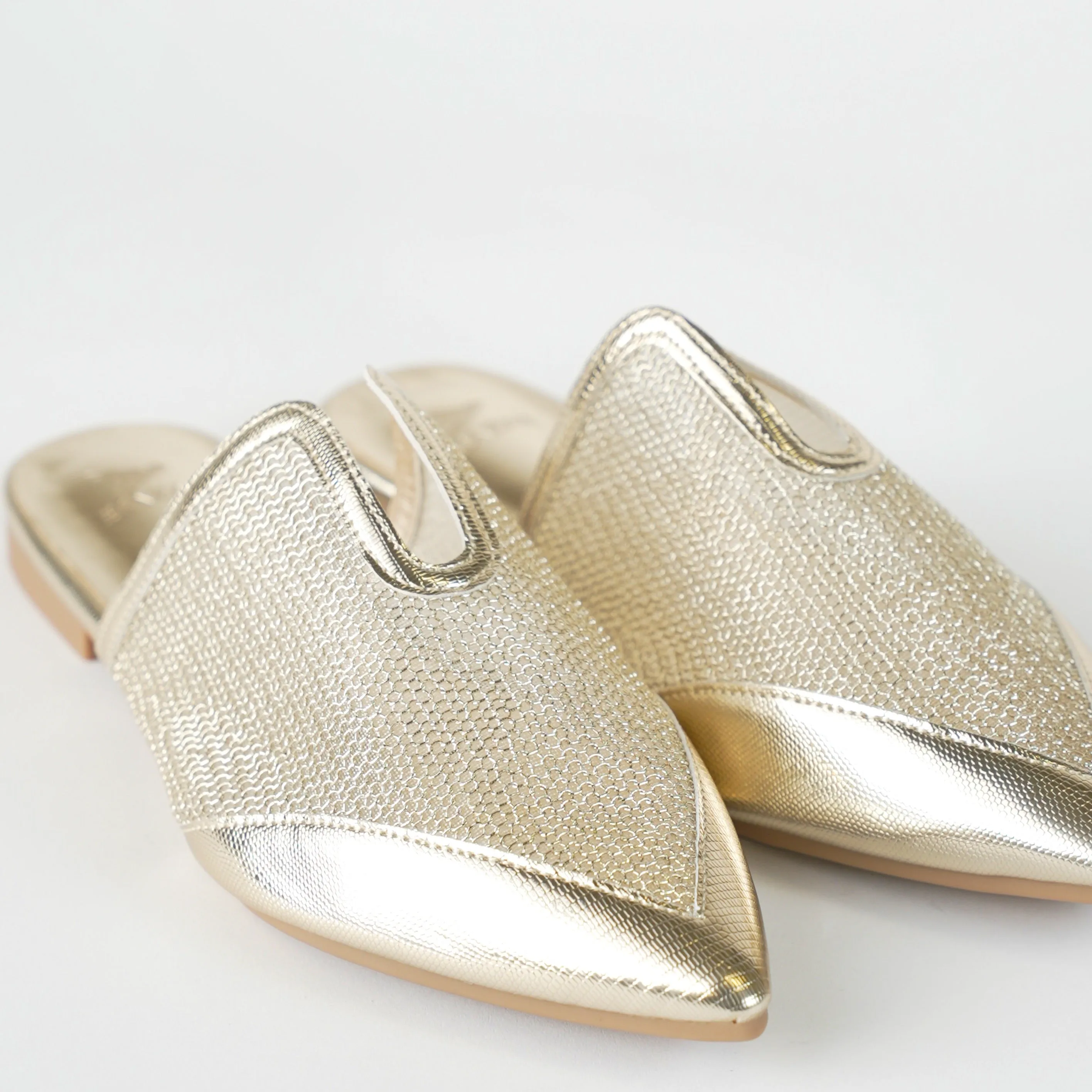 Flat mule