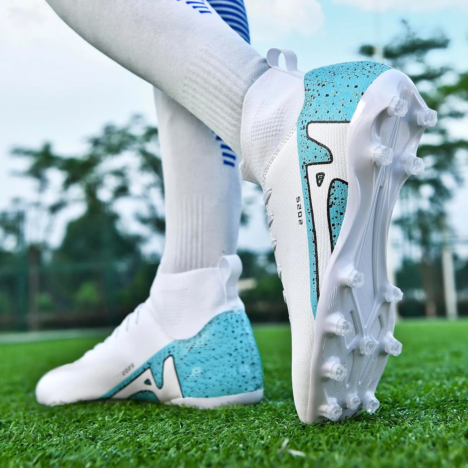 HHY Men's Soccer Shoes Football Cleats with Lace-Up High-Tops Non-Slip Spikes