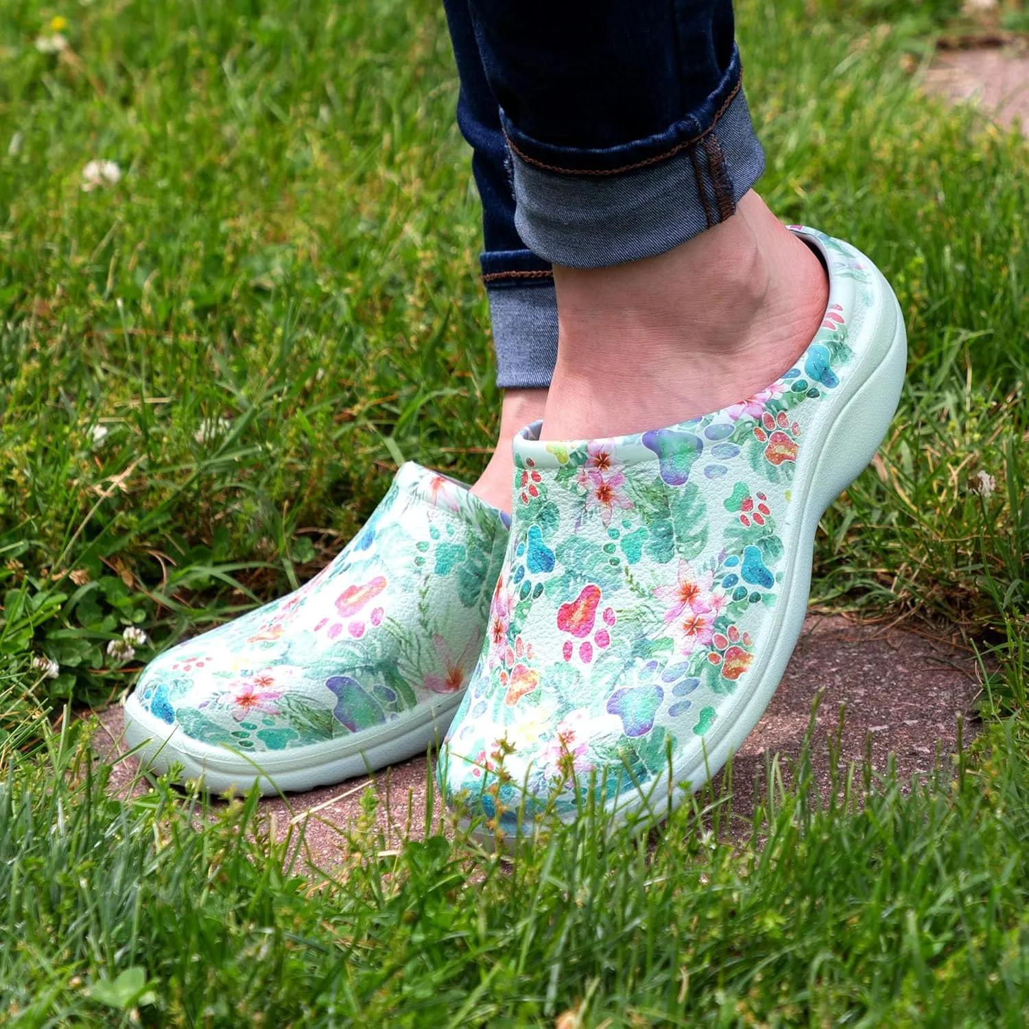 Lightweight Paw Print Garden Clogs Comfortable & Breathable Slip-On Shoes for Gardening