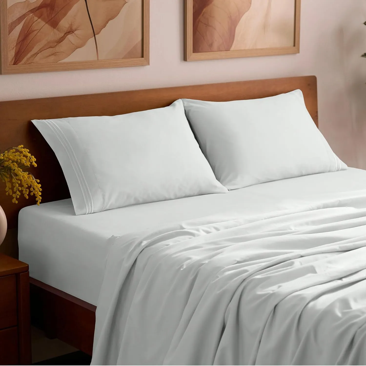 Mellanni Queen Sheets Set - 4 PC Iconic Collection Bedding - Hotel Luxury, Extra Soft, Cooling Bed Sheets - Wrinkle, Fade, Stain Resistant (Queen, Ivory)