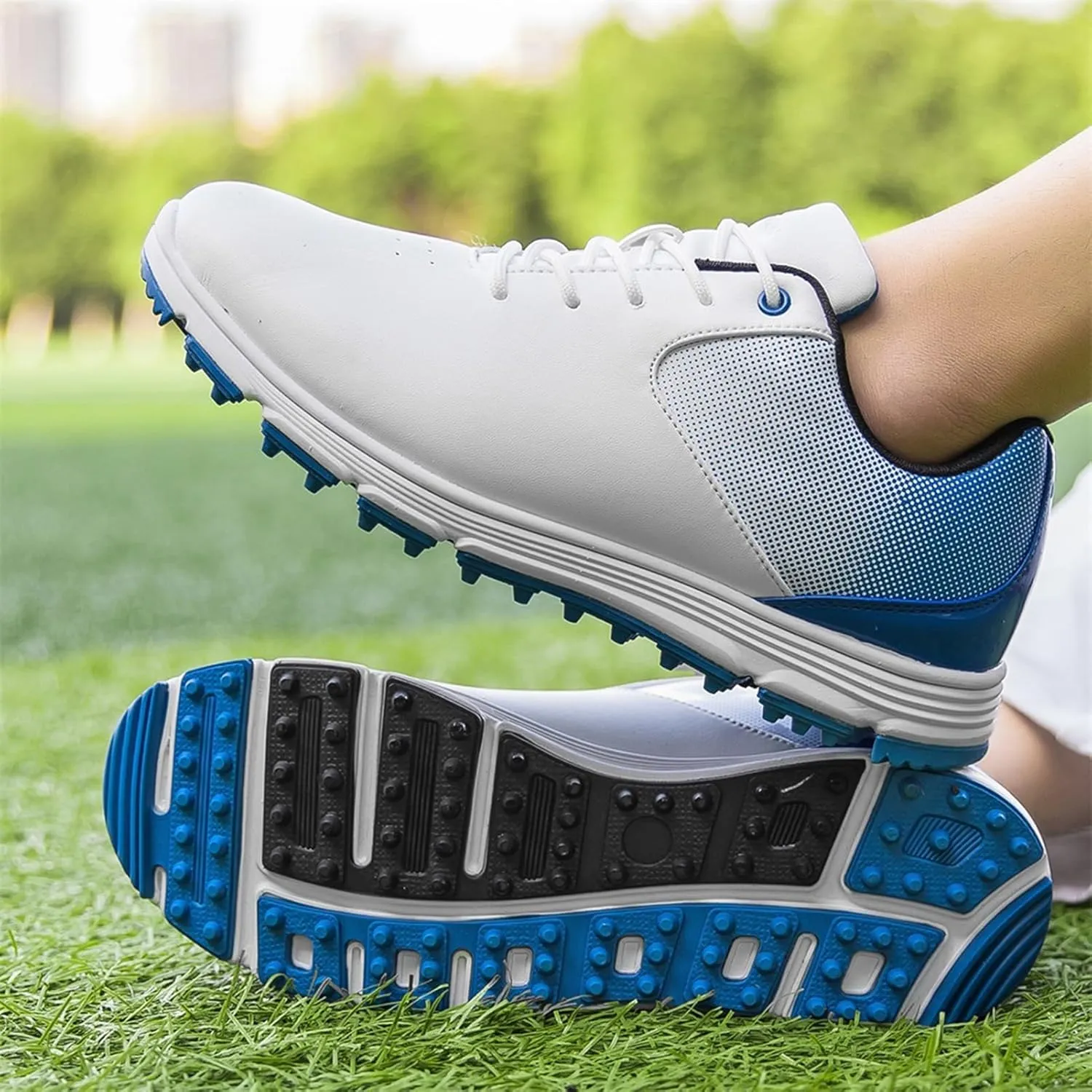 Men's Golf Shoes,Professional Lightweight Waterproof Golf Shoes Mens,Outdoor Trainers Breathable Golf Shoes Mens Spikeless,with Lace Up Design,All Weather Breathability