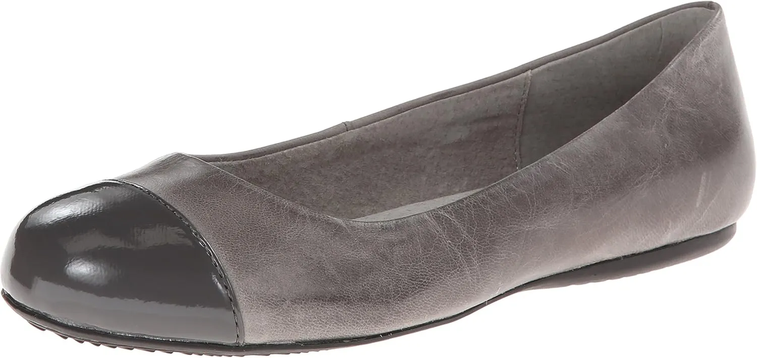 SoftWalk Womens Napa Ballet Flat