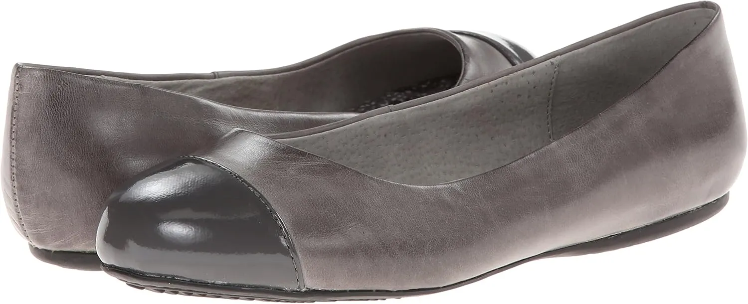 SoftWalk Womens Napa Ballet Flat