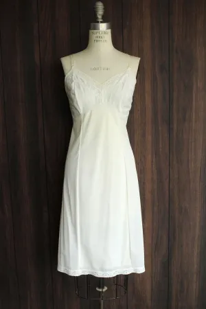 Vintage 1960s 1970s Sears "The Doesn't Slip" Ivory Nylon, Size 36