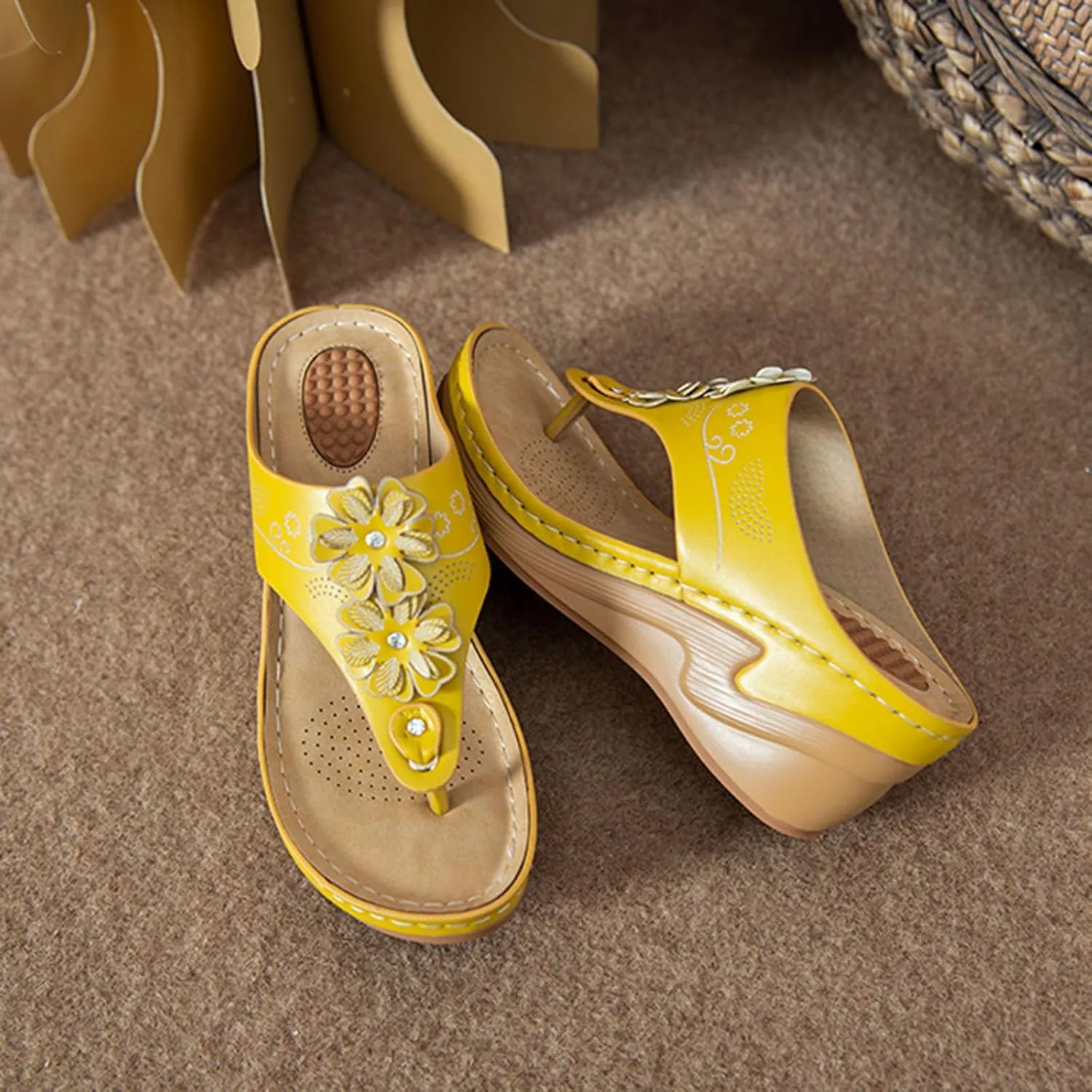 Women Boho Wedge Flip Flops Arch Support Summer Thong Sandals Flower Decor Clip Toe Slipper Beach Vacation Sandal Shoes