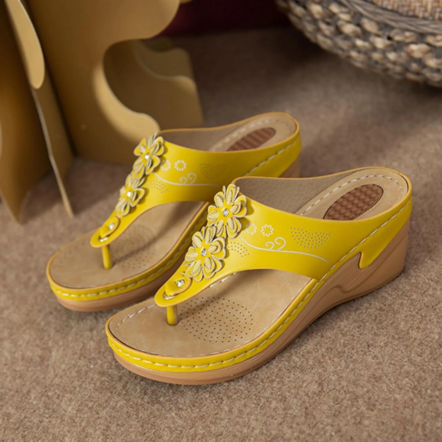 Women Boho Wedge Flip Flops Arch Support Summer Thong Sandals Flower Decor Clip Toe Slipper Beach Vacation Sandal Shoes