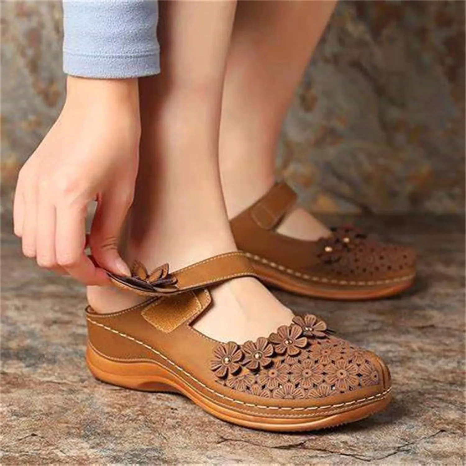 Womens Mule Closed Toe Slip On Clogs Mules Shoes for Women Dressy Summer Casual Wedge Sandals with Adjustable Hook Loop Comfortable Low Heel Orthopedic Sandal Round Head Anti-Slip Soft Bottom Footwear